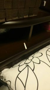 べっどのまくら元に吸いがら