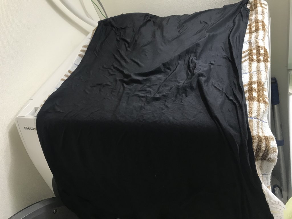 洗濯機の上・・・賃貸の脱衣所は狭い。